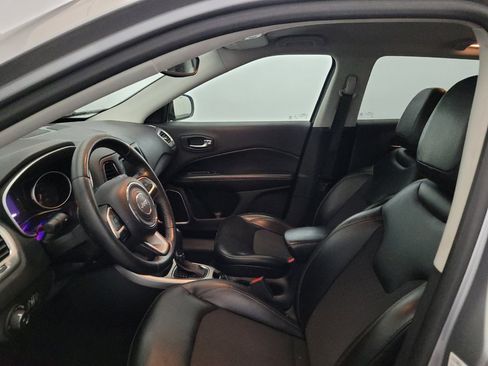 Used 2018 Jeep Compass Latitude FWD image 17