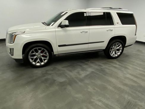 Used 2016 Cadillac Escalade Premium image 3