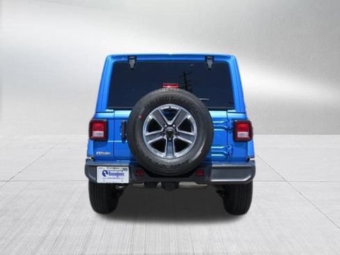 Used 2022 Jeep Wrangler Unlimited Sahara AWD/4WD image 4