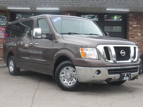 Used 2018 Nissan NV 3500 SL RWD image 2