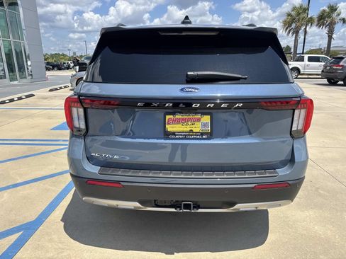 Used 2025 Ford Explorer Active w/ Active Comfort Package RWD image 6