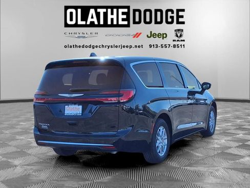 New 2026 Chrysler Pacifica Select image 27