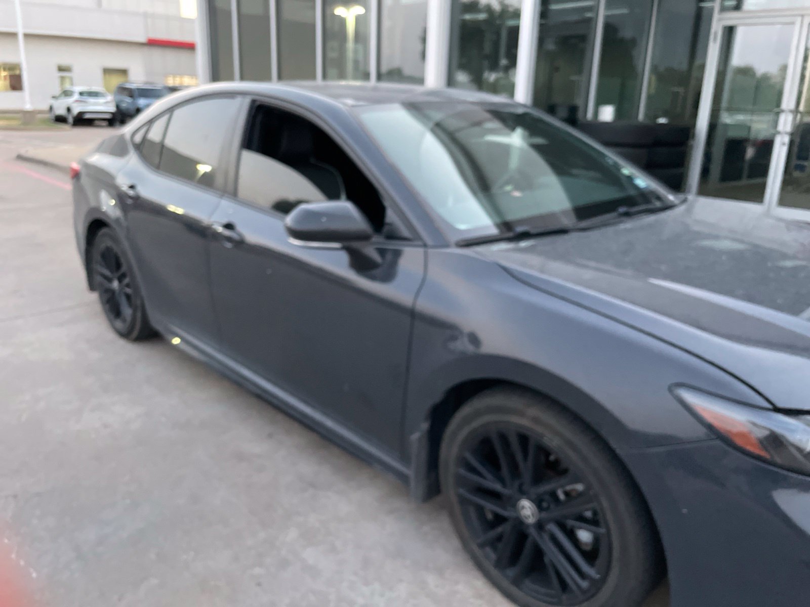 Used 2025 Toyota Camry SE w/ Convenience Package FWD image 4