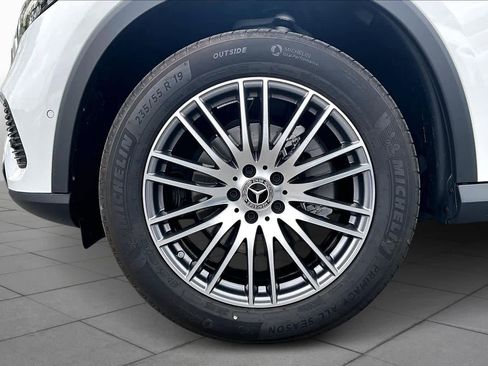 Used 2024 Mercedes-Benz GLC 300 4MATIC image 11