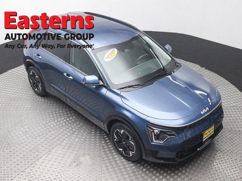 Used 2024 Kia Niro Wind w/ Wind Preserve Package FWD image 3