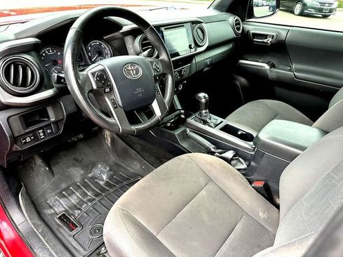 Used 2019 Toyota Tacoma TRD Off-Road AWD/4WD image 13