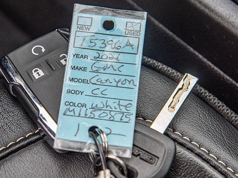 Used 2021 GMC Canyon Denali image 22