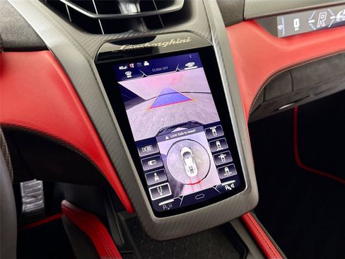 Used 2024 Lamborghini Revuelto image 20