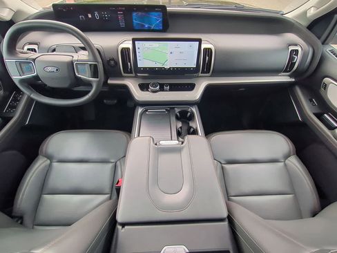 Used 2025 Ford Expedition Active AWD/4WD image 15