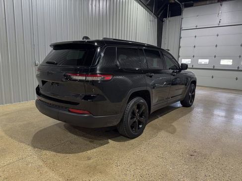 Used 2023 Jeep Grand Cherokee L Limited w/ Black Appearance Package AWD/4WD image 6