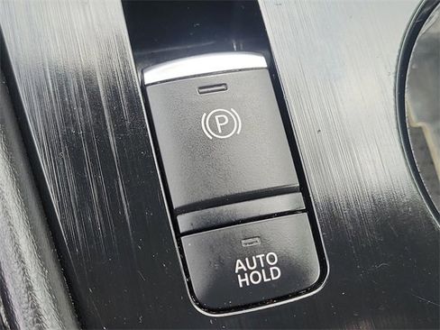 Used 2021 Nissan Rogue Platinum image 17