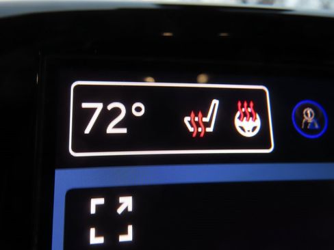 Certified 2024 Chrysler Pacifica Touring-L image 9