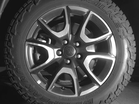 Used 2025 Jeep Compass Trailhawk AWD/4WD image 12