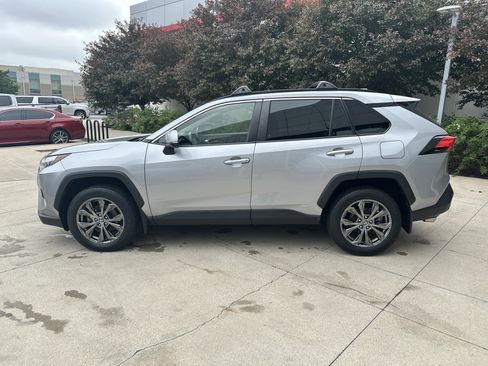 Used 2022 Toyota RAV4 XLE Premium AWD/4WD image 9