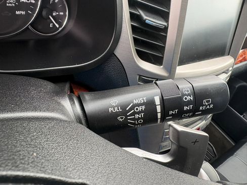 Used 2011 Subaru Outback 2.5i Limited image 21