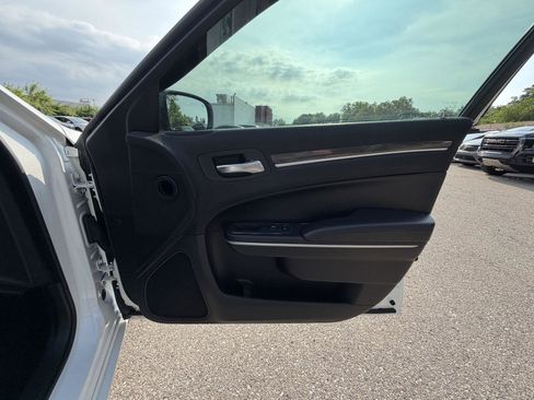 Used 2019 Chrysler 300 Touring w/ Sport Appearance Package AWD/4WD image 26