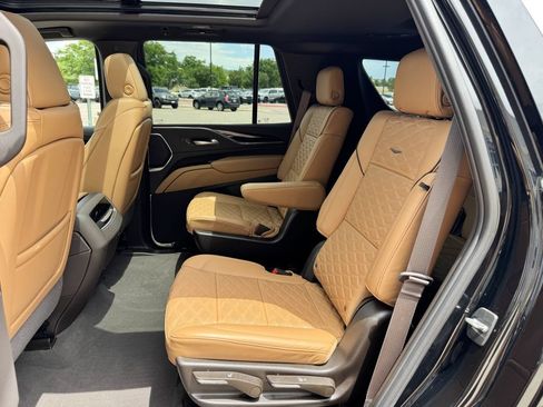 Used 2024 Cadillac Escalade Premium Luxury w/ LPO, Floor Liner Package AWD/4WD image 28