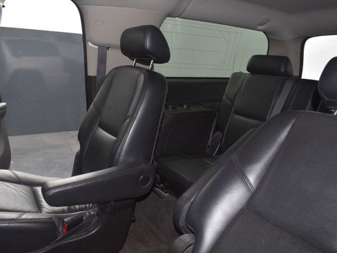 Used 2010 Chevrolet Suburban LTZ image 28