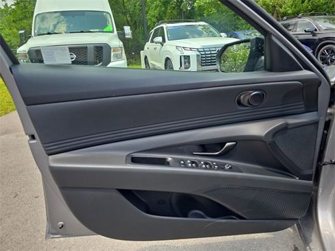 New 2025 Hyundai Elantra SEL image 13