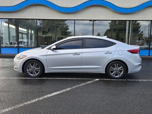 Used 2018 Hyundai Elantra Value Edition FWD image 2