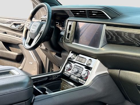 Used 2023 GMC Yukon Denali AWD/4WD image 5