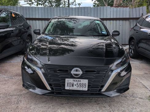 Used 2025 Nissan Altima 2.5 SV FWD image 2