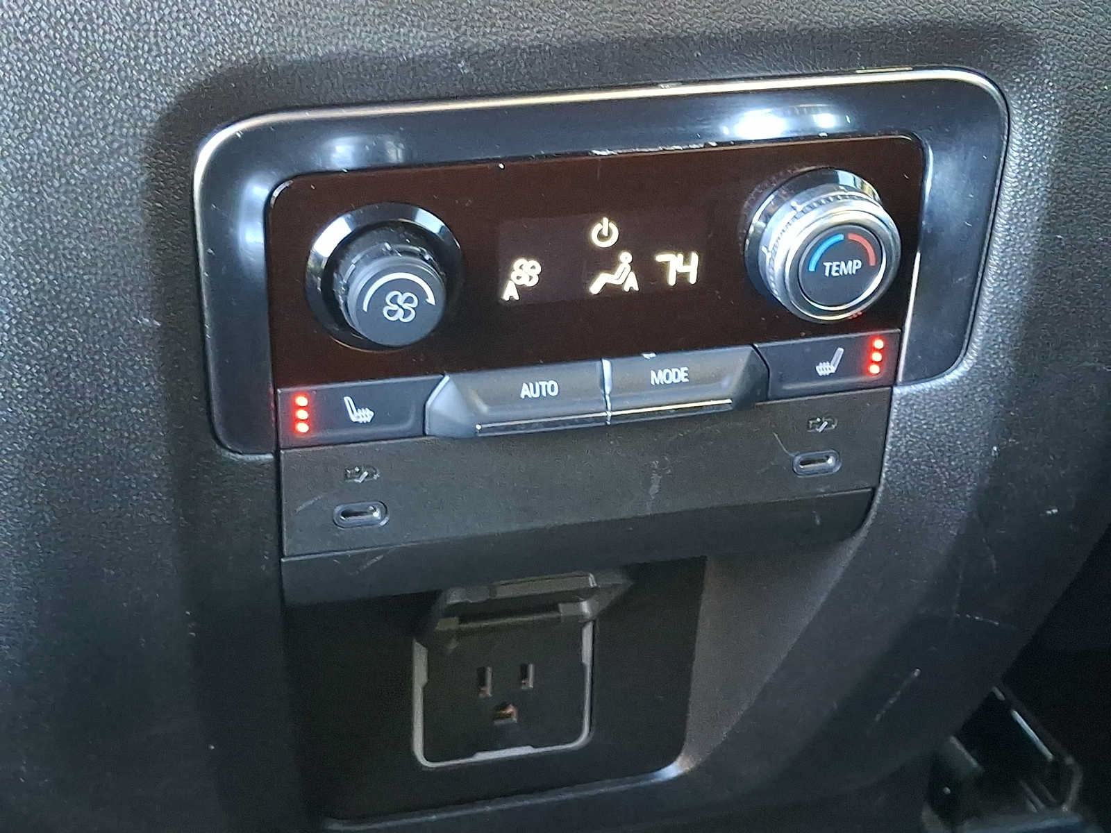 Used 2025 GMC Yukon Denali AWD/4WD image 12