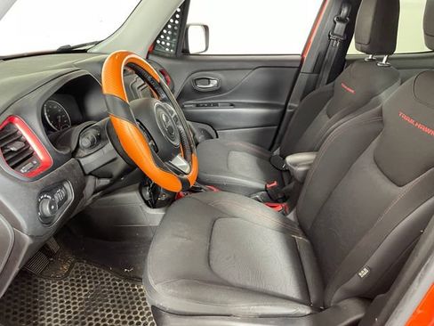 Used 2017 Jeep Renegade Trailhawk AWD/4WD image 2