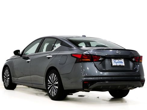 Used 2025 Nissan Altima 2.5 SV image 8