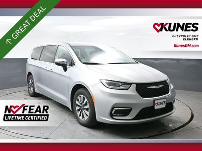 Used 2023 Chrysler Pacifica Touring-L