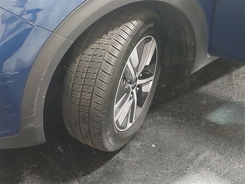 Used 2022 Kia Niro EX Premium image 38