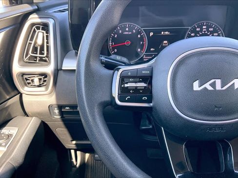 Used 2023 Kia Sorento LX AWD/4WD image 23