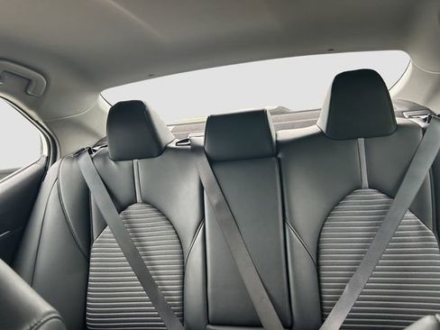 Used 2019 Toyota Camry SE FWD image 14