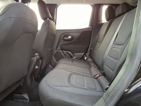 Used 2021 Jeep Renegade Latitude AWD/4WD image 10
