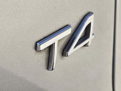 Used 2019 Volvo XC40 T4 Inscription image 18