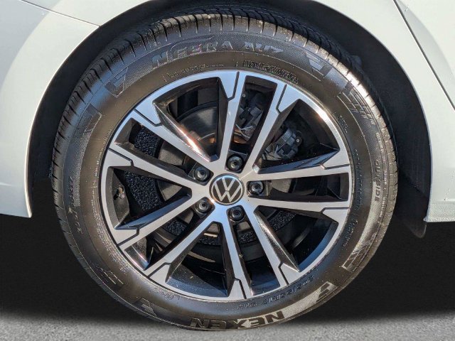 Certified 2025 Volkswagen Jetta Sport FWD image 11