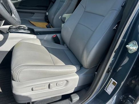 Used 2017 Honda Pilot Touring image 16