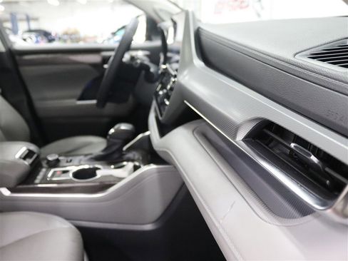 Used 2022 Toyota Highlander Platinum AWD/4WD image 27