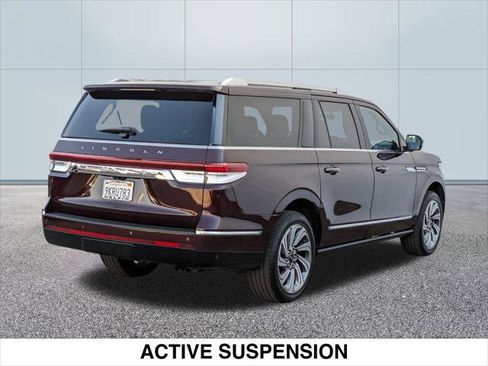 Used 2024 Lincoln Navigator L Reserve image 9