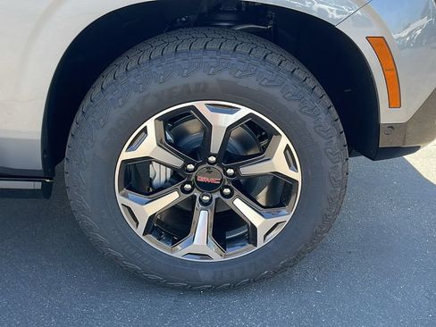 New 2026 GMC Yukon AT4 Ultimate AWD/4WD image 10