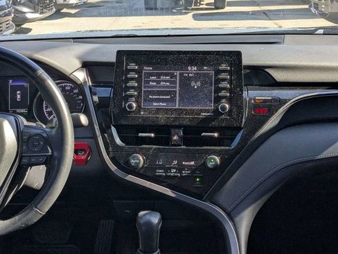 Used 2021 Toyota Camry SE w/ Convenience Package FWD image 16