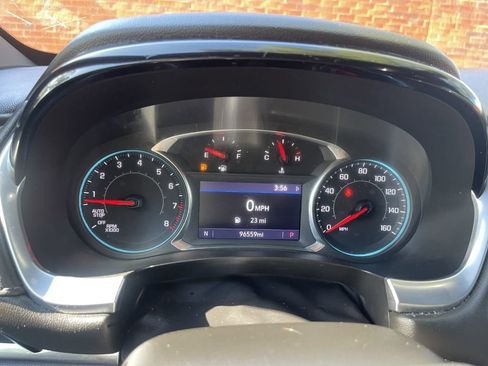 Used 2022 Chevrolet Traverse LT FWD image 9