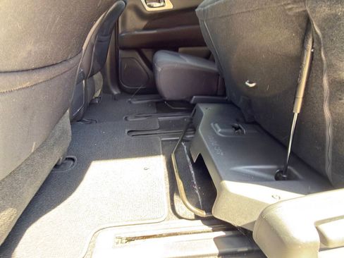 Used 2017 Nissan Pathfinder S AWD/4WD image 27