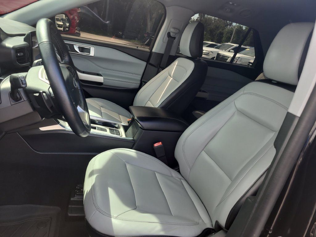 Used 2021 Ford Explorer XLT w/ Equipment Group 202A RWD image 18
