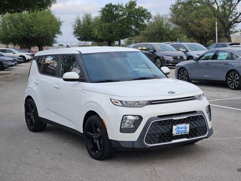 Used 2020 Kia Soul LX image 3