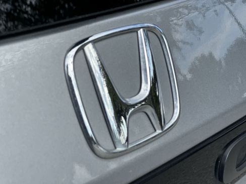 Used 2025 Honda Pilot EX-L image 9