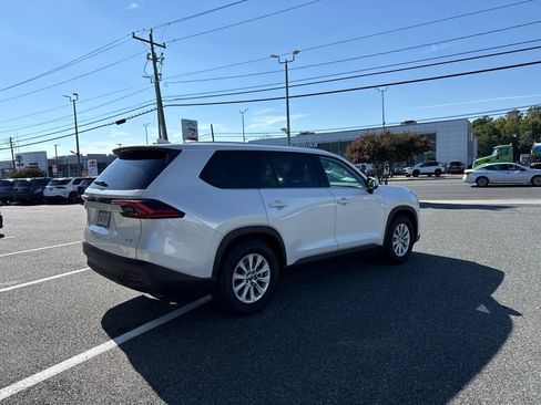 Used 2025 Toyota Grand Highlander FWD image 4