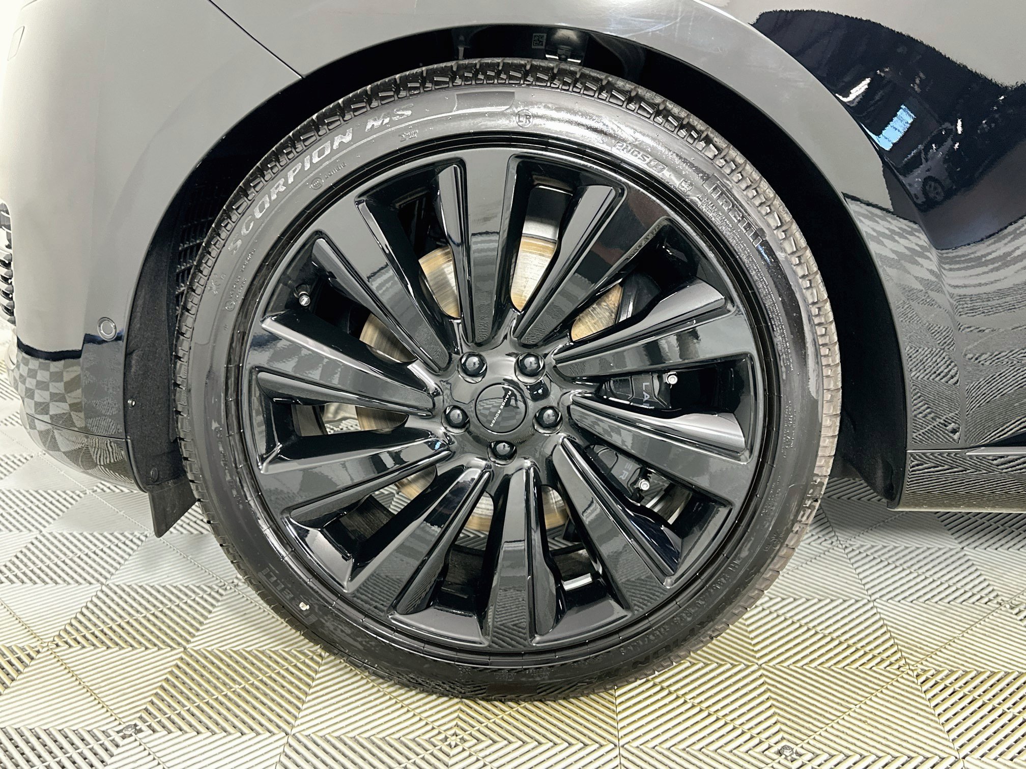 New 2026 Land Rover Range Rover SV AWD/4WD image 9