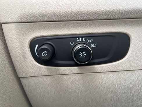 Used 2022 Buick Envision Essence w/ Safety Package image 16