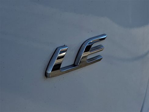 Used 2024 Toyota Corolla LE image 28